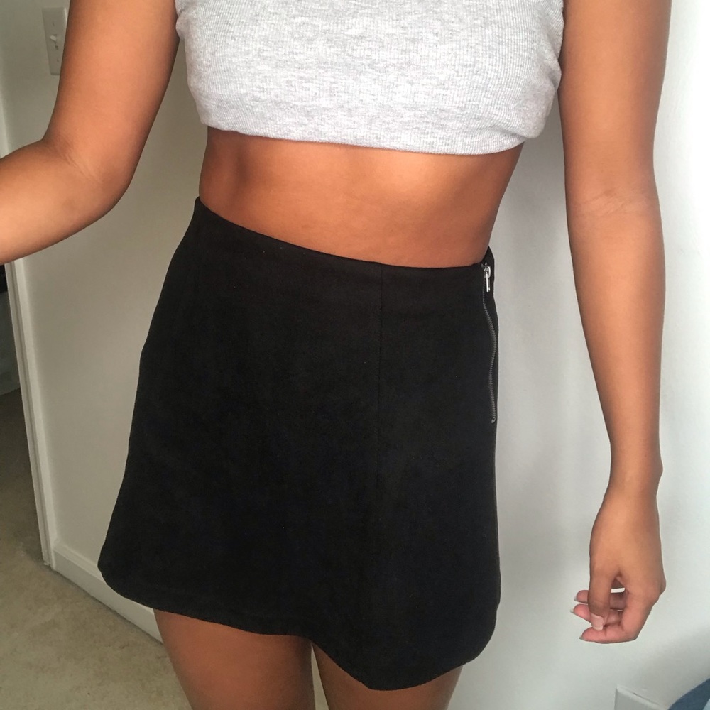 BRANDY MELVILLE BLACK SUEDE SKIRT